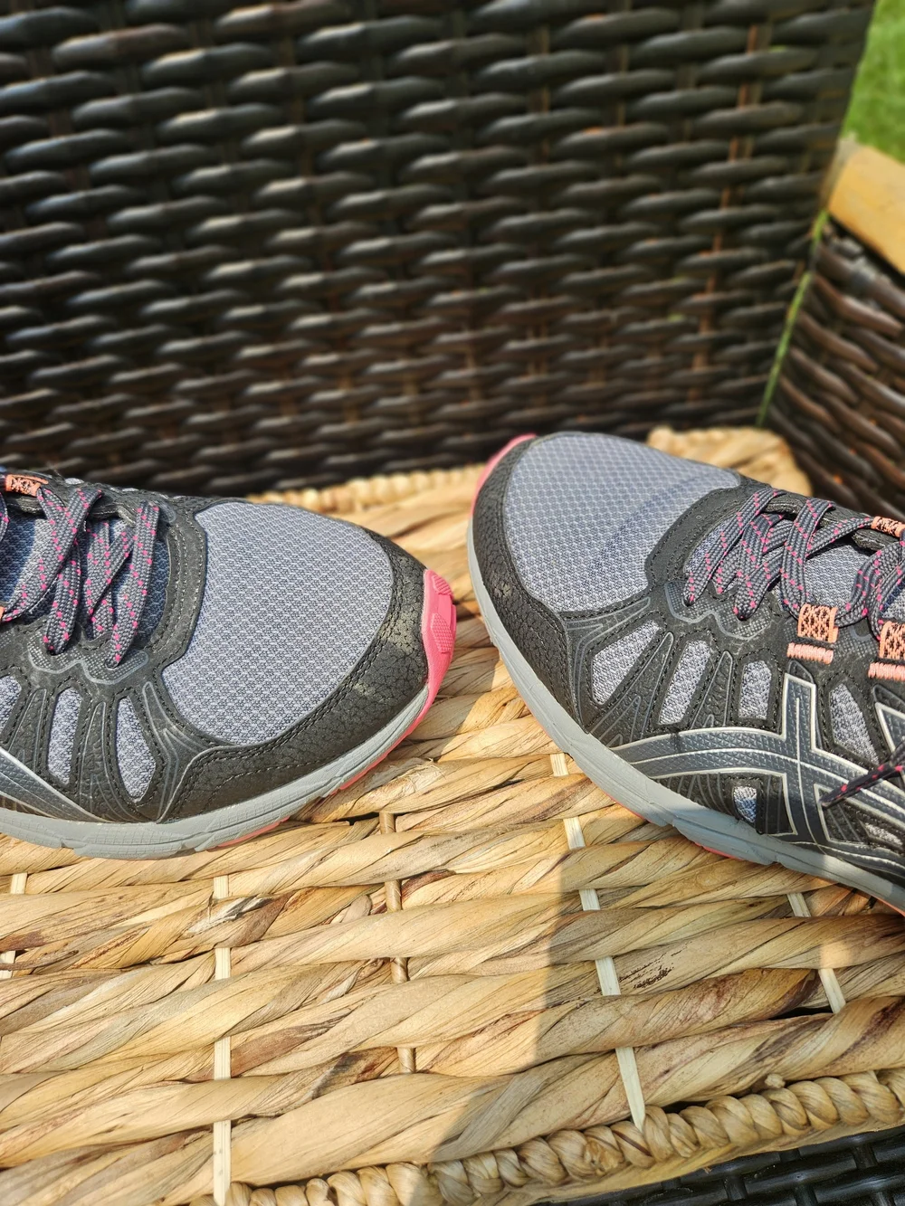 ASICS GEL Venture 7 Women Running Shoes - Gray with Pink Near New Tread